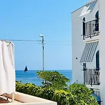 Casa Fronte Mare Con Giardino Privato - - Lipari