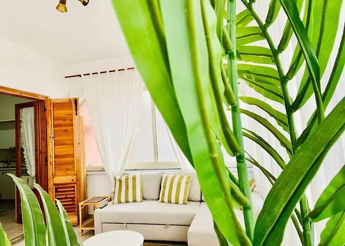 Casa Fronte Mare Con Giardino Privato - - Lipari *