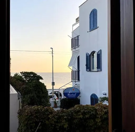 Casa Fronte Mare Con Giardino Privato - - Lipari *