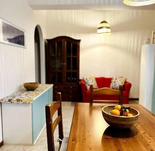 Casa Fronte Mare Con Giardino Privato - - Lipari *