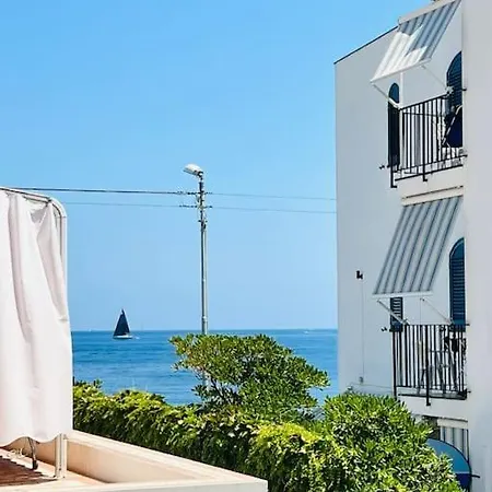 Casa Fronte Mare Con Giardino Privato - - Lipari