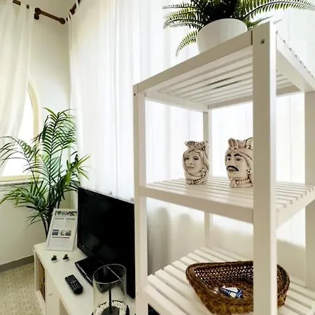 Casa Fronte Mare Con Giardino Privato - - Lipari * カンネート