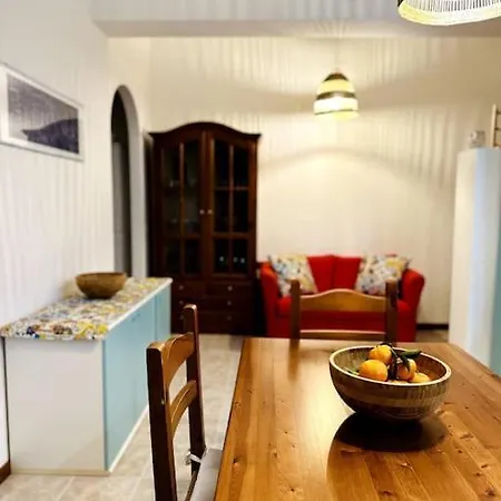 Casa Fronte Mare Con Giardino Privato - - Lipari *