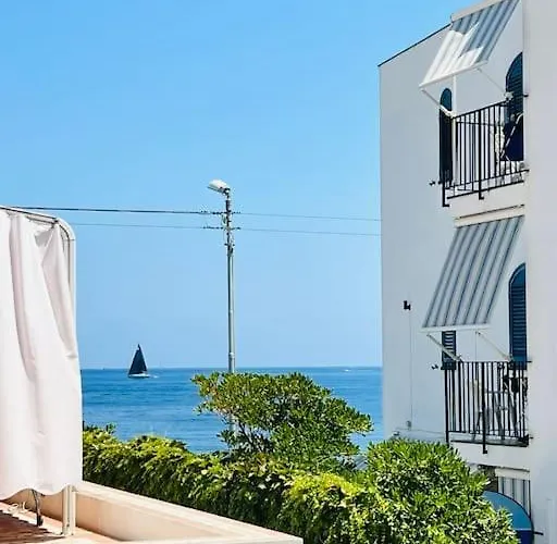 Casa Fronte Mare Con Giardino Privato - - Lipari