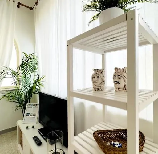 Casa Fronte Mare Con Giardino Privato - - Lipari * 칸네토