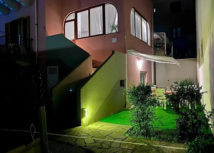 Casa Fronte Mare Con Giardino Privato - - Lipari *